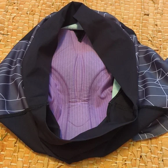 M She Beest Bike Shorts - Picture 4 of 7